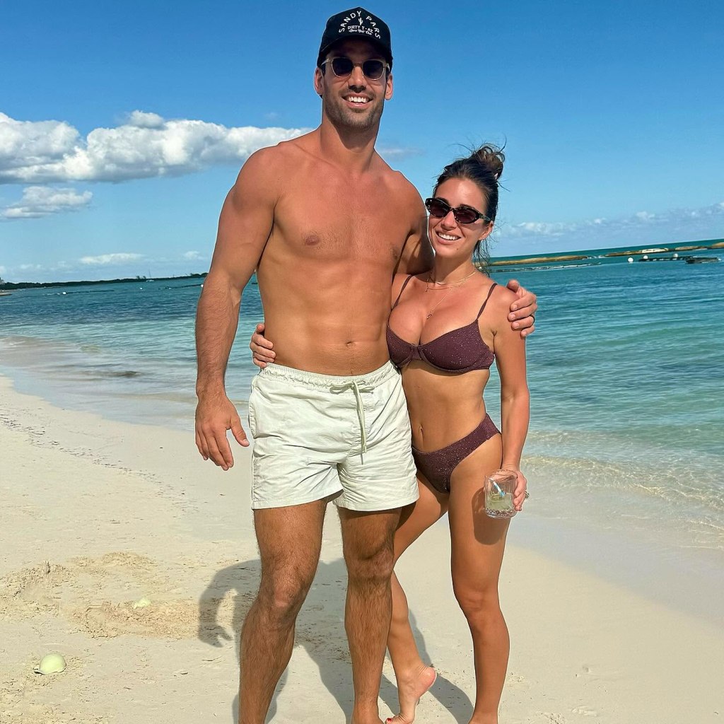 Jessie James Decker shows off toned bikini body after monthslong fitness transformation