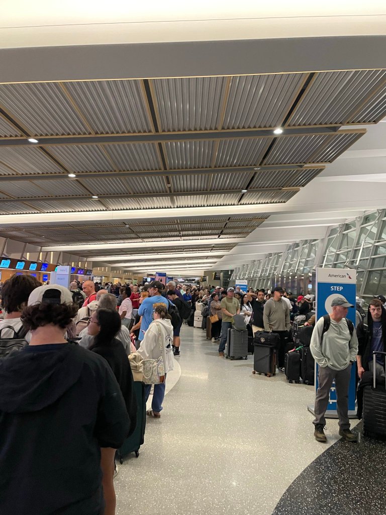 Chaos at major California airport as passengers stuck in miserable lines due to mass outage