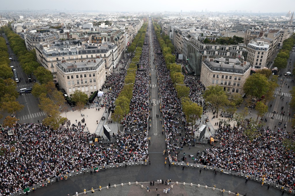 Pope Leo XIV draws 800,000, rallies young people, for historic Paris Mass