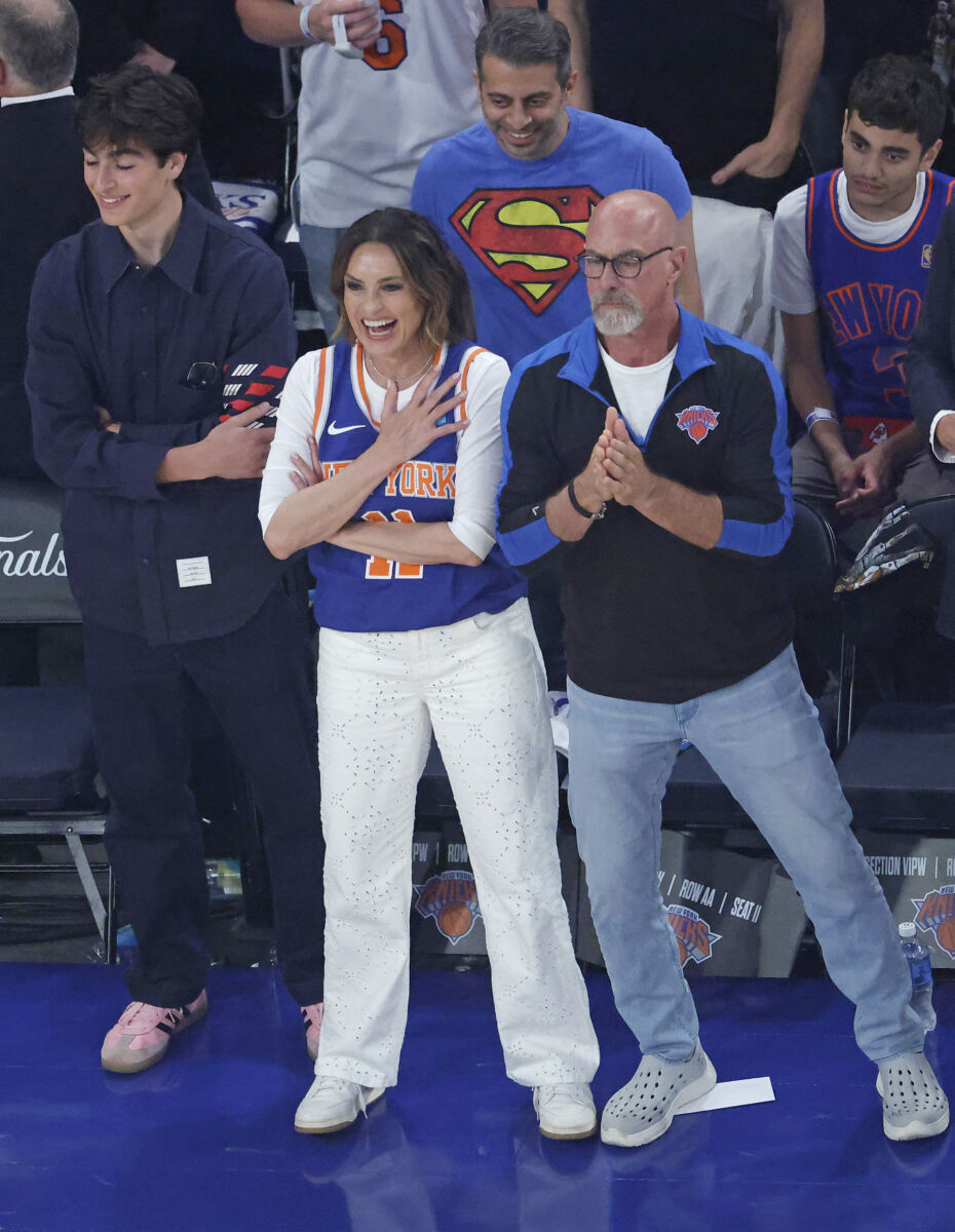 Knicks star Jalen Brunson crashes BFF Mariska Hargitay’s Emmys 2026 opener