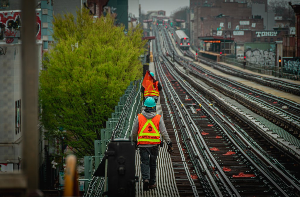 MTA worker, mom of 3, fatally struck by oncoming train while working on NYC subway tracks