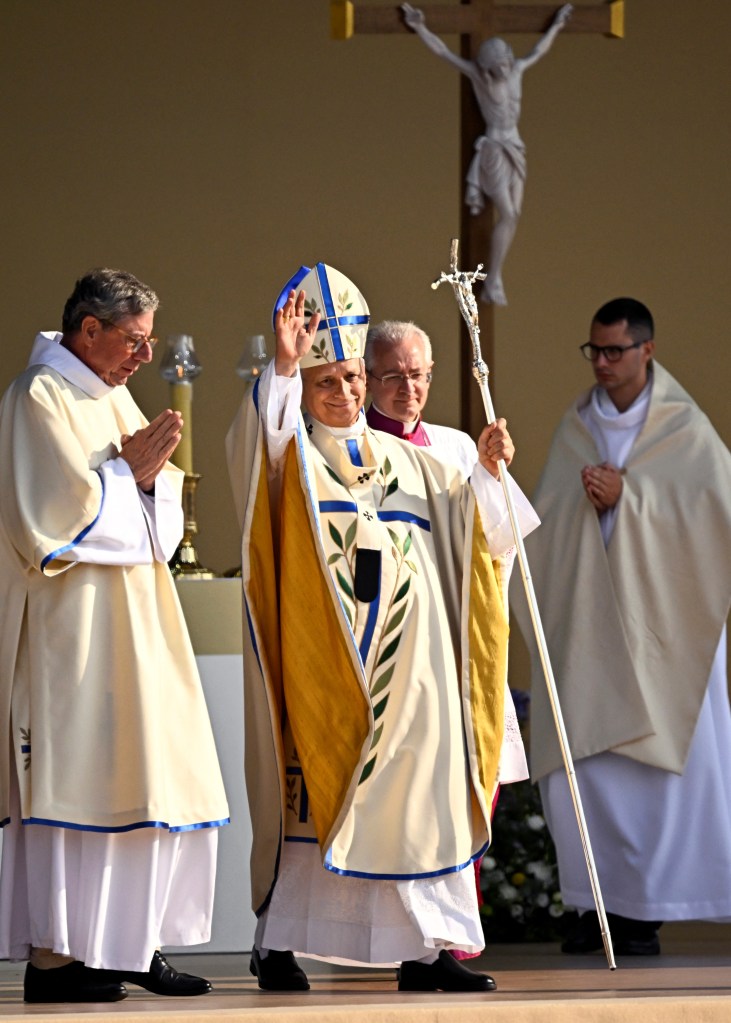 Pope Leo XIV draws 800,000, rallies young people, for historic Paris Mass