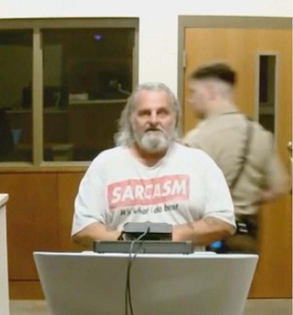 Arizona bum left elderly mother to die in deplorable conditions, while sexting, pocketing her Social Security checks: docs
