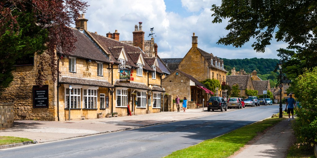 Meghan Markle has wild demands for her new UK home — 9 bedrooms and a film studio among them: report
