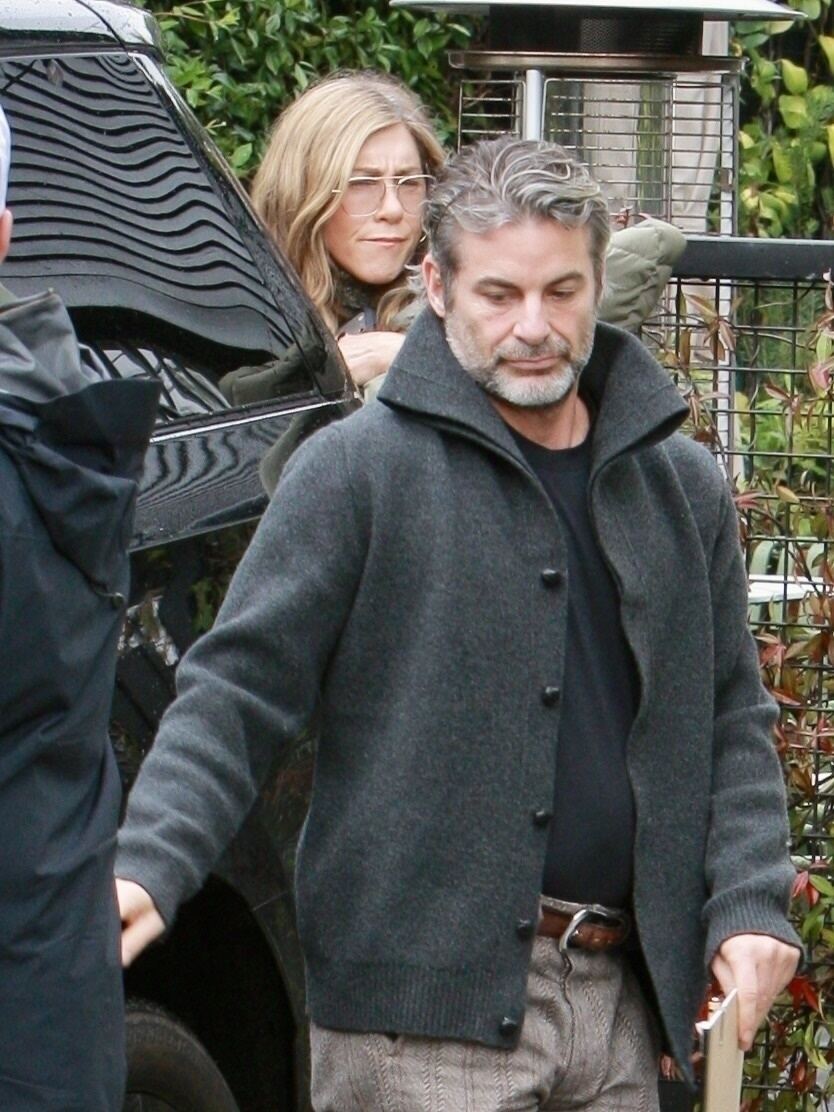 Jennifer Aniston makes extremely racy joke while interviewing boyfriend Jim Curtis