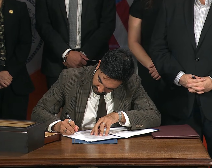 Exclusive | Mamdani hands symbolic 9/11 pen to lawyer who once represented al-Qaeda terrorist