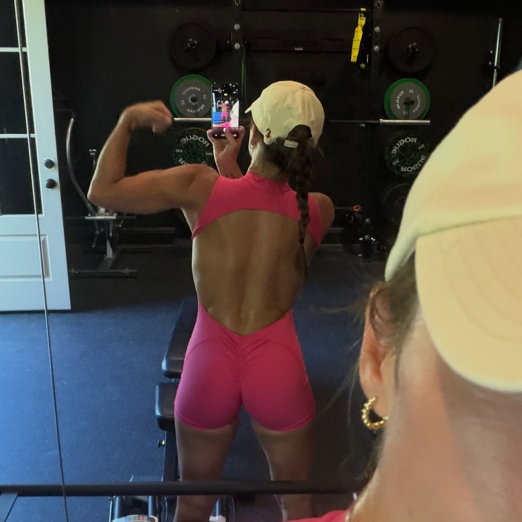 Jessie James Decker shows off toned bikini body after monthslong fitness transformation