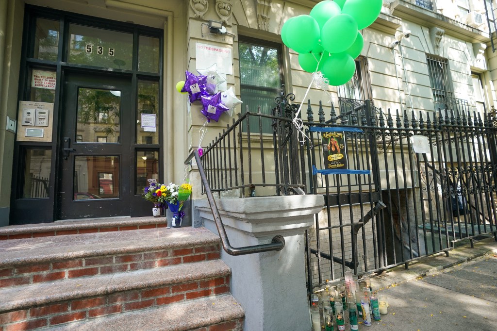 Person of interest surrenders in case of NYC mom beaten to death in front of daughter: lawyer