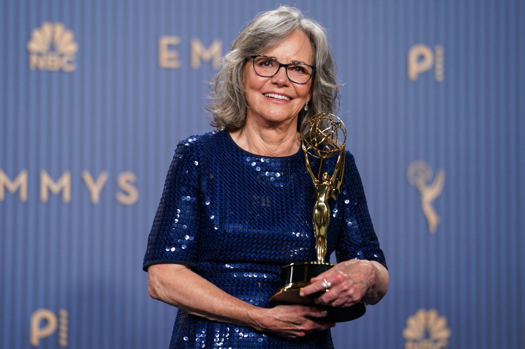Emmys 2026 review: ‘Widow’s Bay’ sweeps an uneven night with over-the-top host Mariska Hargitay