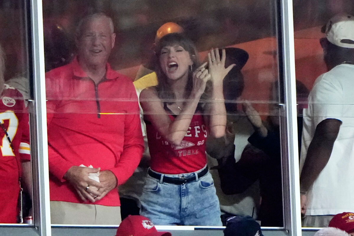 Travis Kelce reacts to Taylor Swift’s viral ‘that’s my husband!’ moment at Chiefs game