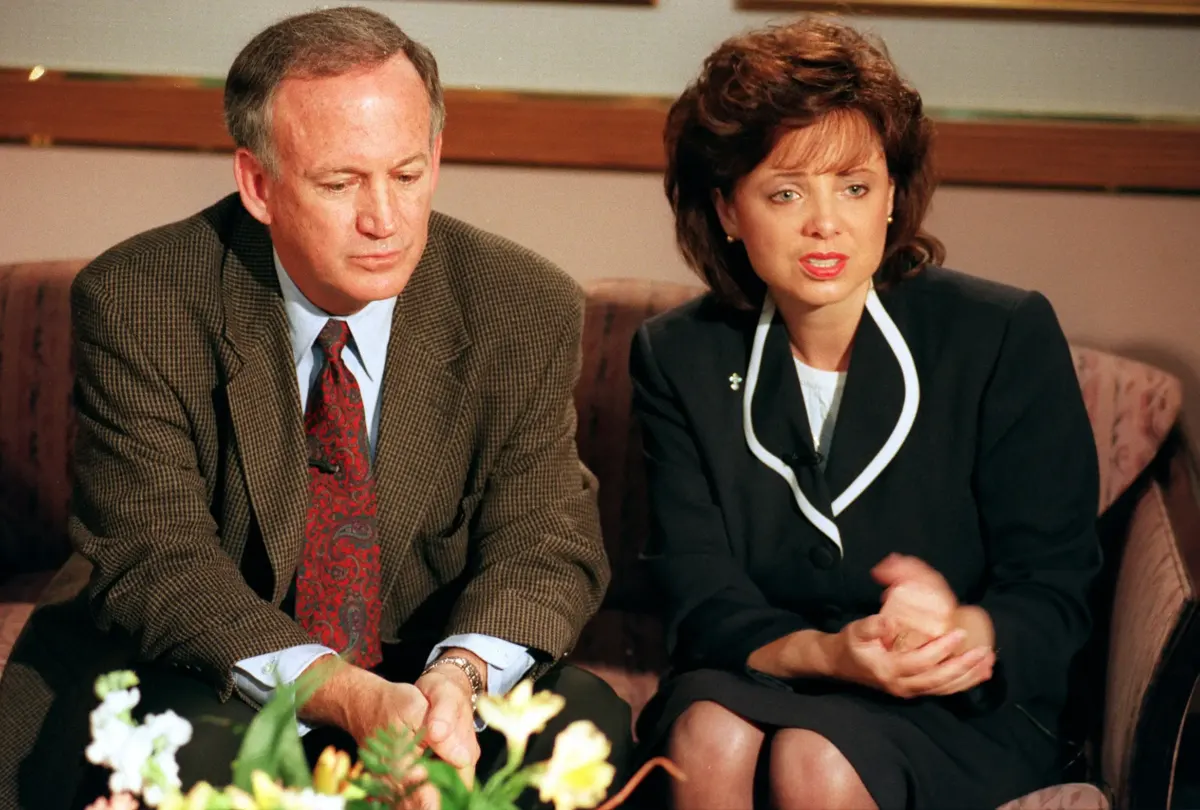 Melissa McCarthy shares her theory on JonBenét Ramsey's murder after playing her mom