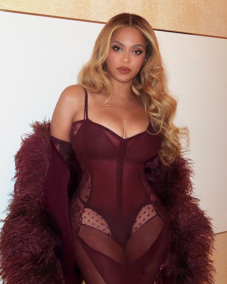 Billionaire Beyoncé gets dragged over selling empty wooden box — for $1K