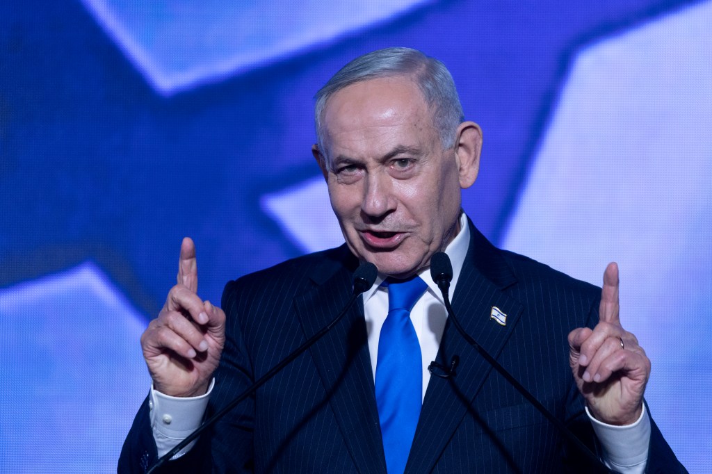 Trio spotted emerging from manhole just steps from NYC hotel where Netanyahu set to stay