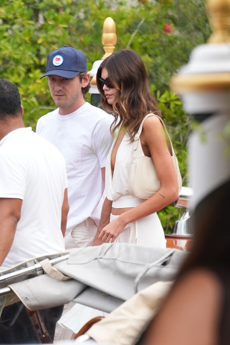 Kaia Gerber’s friends, boyfriend help model search for missing cat days after brother Presley’s death