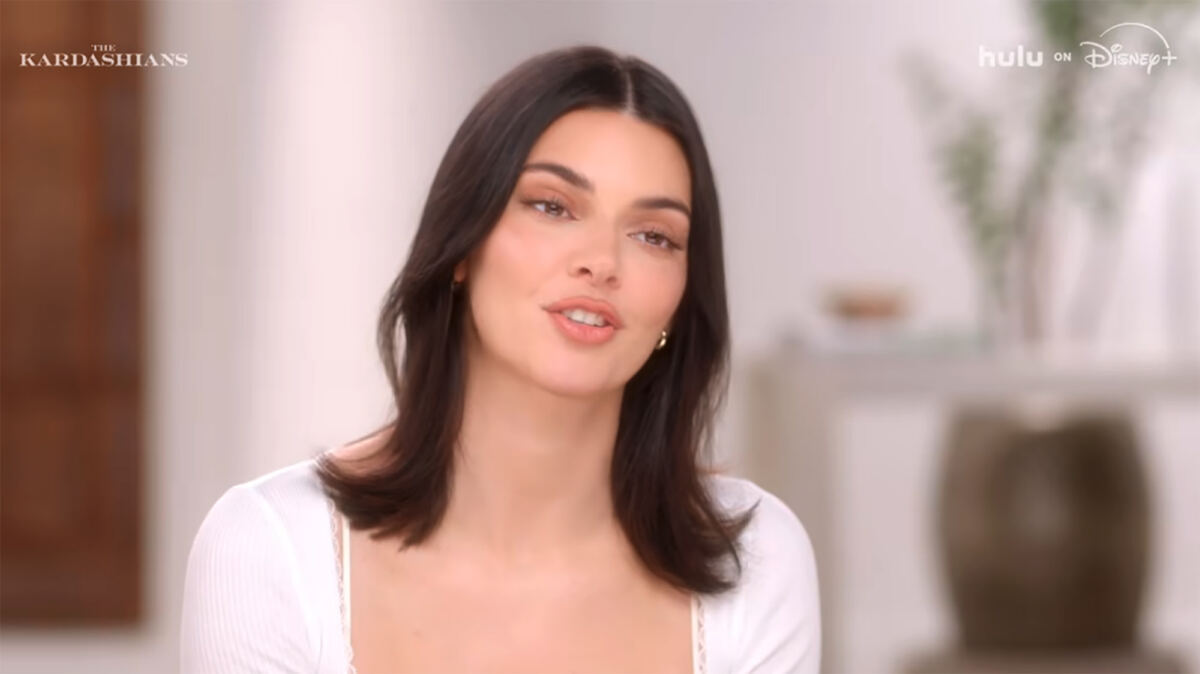 Kendall Jenner jokes about having sex with close pal Cara Delevingne in ‘The Kardashians’ Season 8 trailer