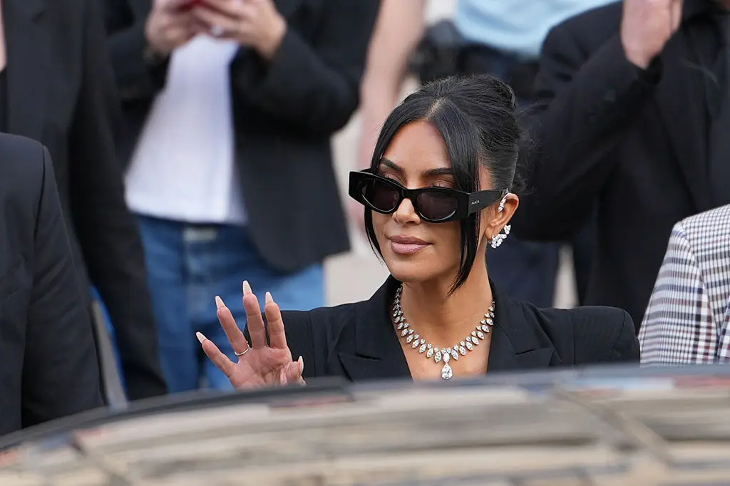 Kim Kardashian awarded one euro after $6,000,000 jewelry robbery in Paris