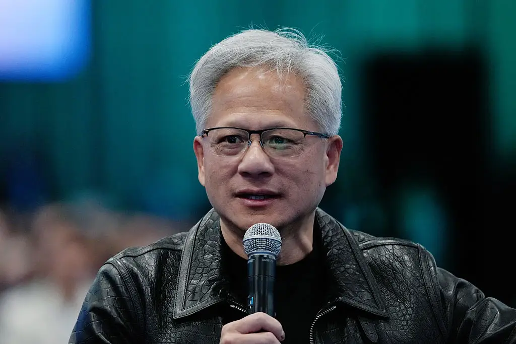 Body language expert breaks down Jensen Huang's 'interesting' reaction to Trump's sudden phone call
