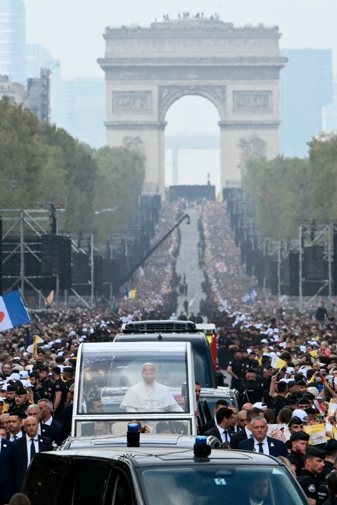 Pope Leo XIV draws 800,000, rallies young people, for historic Paris Mass