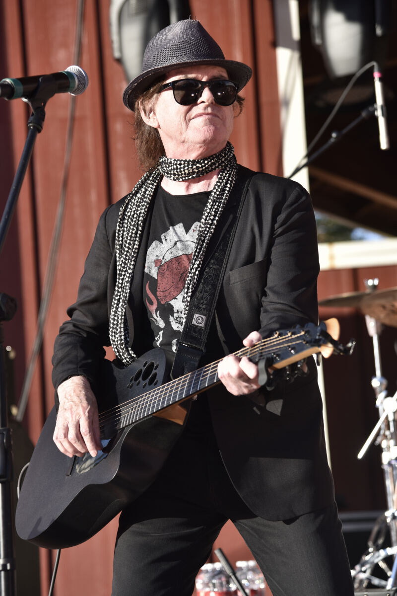 Singer from beloved ’80s New Wave band dead at 74