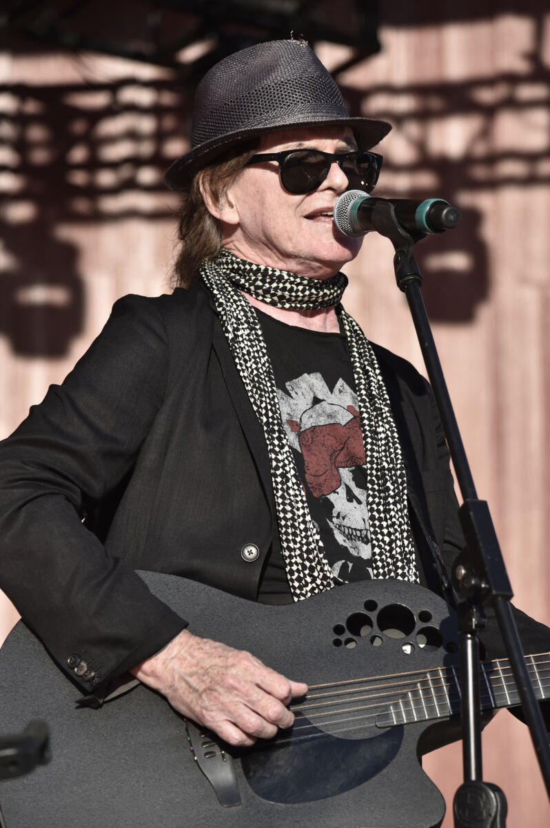 Singer from beloved ’80s New Wave band dead at 74