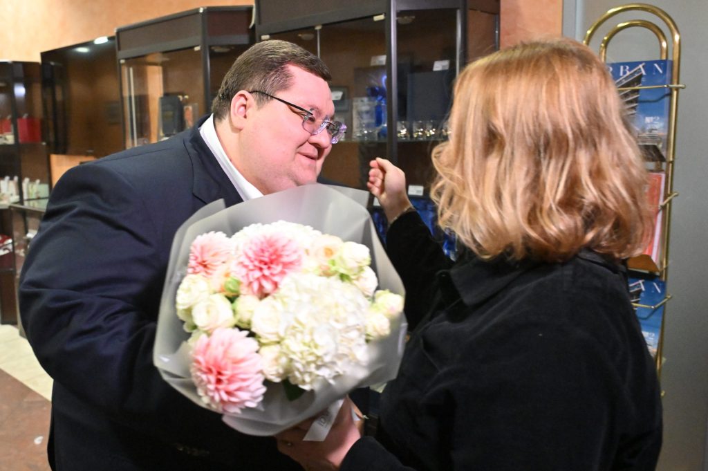 Plus-size Putin official goes viral: ‘Can’t push him out a window’