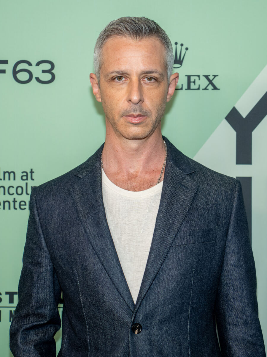 How Jeremy Strong treated other cast members as he went method playing Mark Zuckerberg in new film
