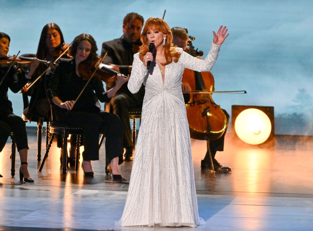 Reba McEntire haunted by missed call from Dolly Parton a month before her death: ‘I’ll never know why’