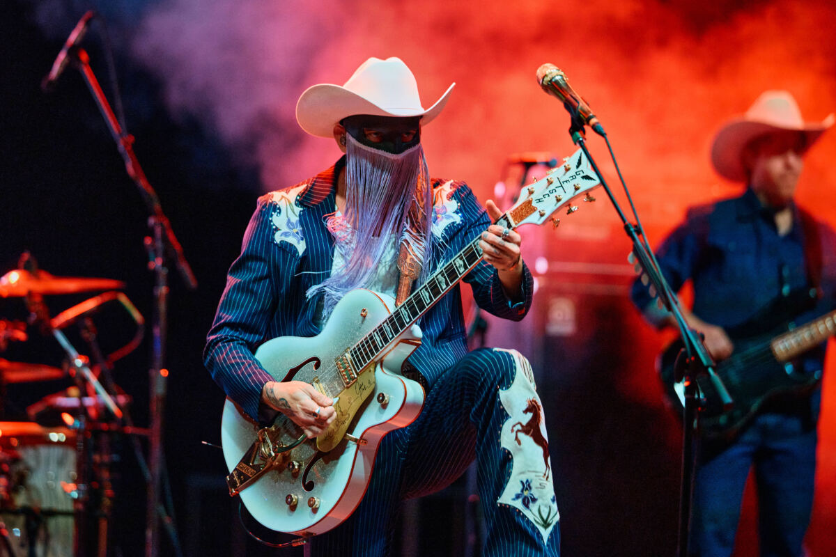 Country singer Orville Peck claims he hooked up with NFL player: ‘Made out with a guy on the Raiders’