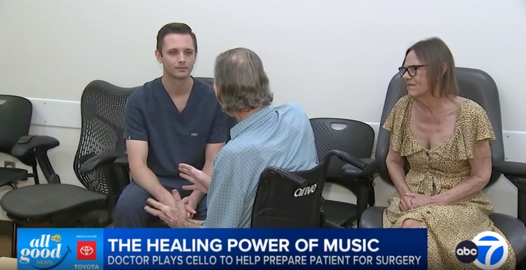 Heartwarming moment doctor plays cello for Army veteran before he has both legs amputated