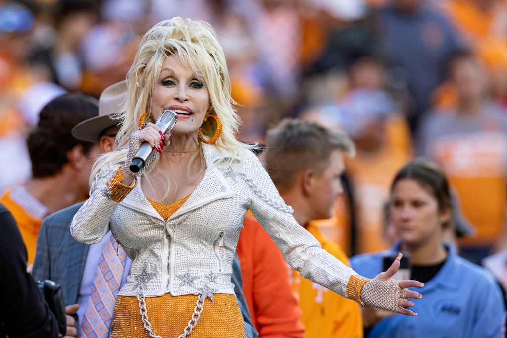 Jane Fonda chokes up mourning ‘9 to 5’ co-star Dolly Parton’s death