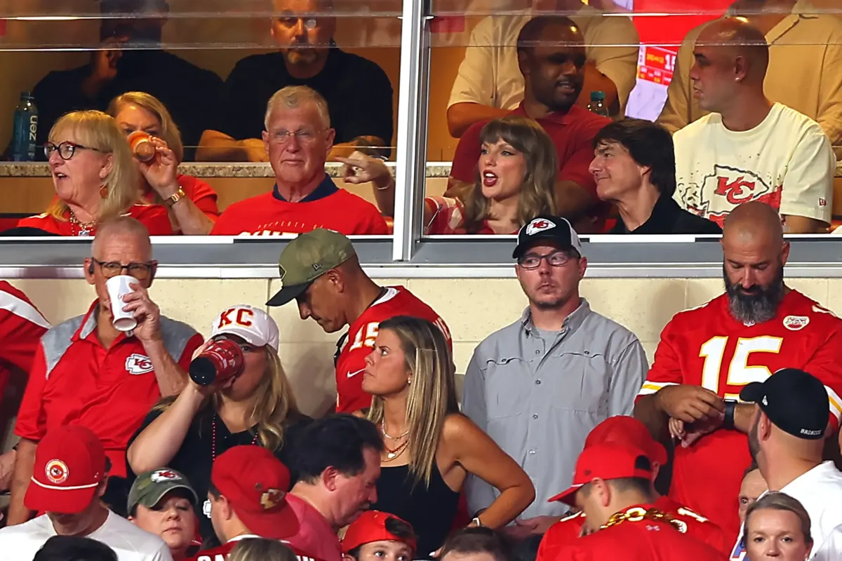 Lip reader claims Tom Cruise gave Taylor Swift some blunt advice at Chiefs game
