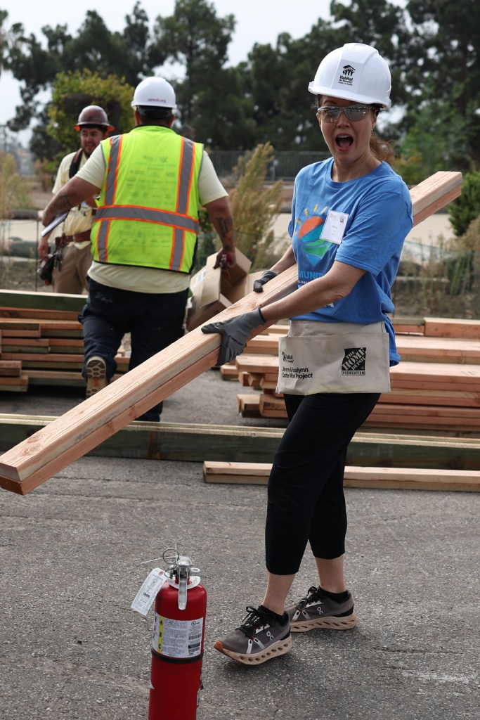 Celebs, FOX volunteers team up with Habitat for Humanity to help Palisades Fire families rebuild