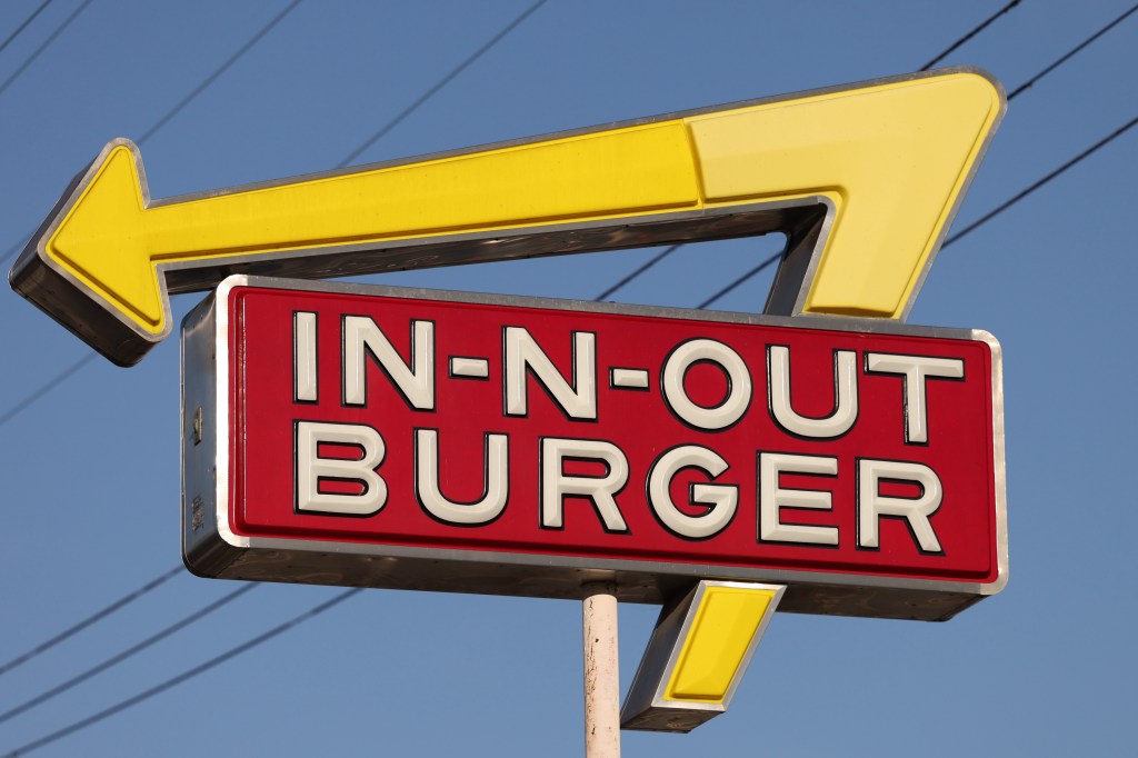 Moment hero fights off maniac using a spatula at California In-N-Out Burger