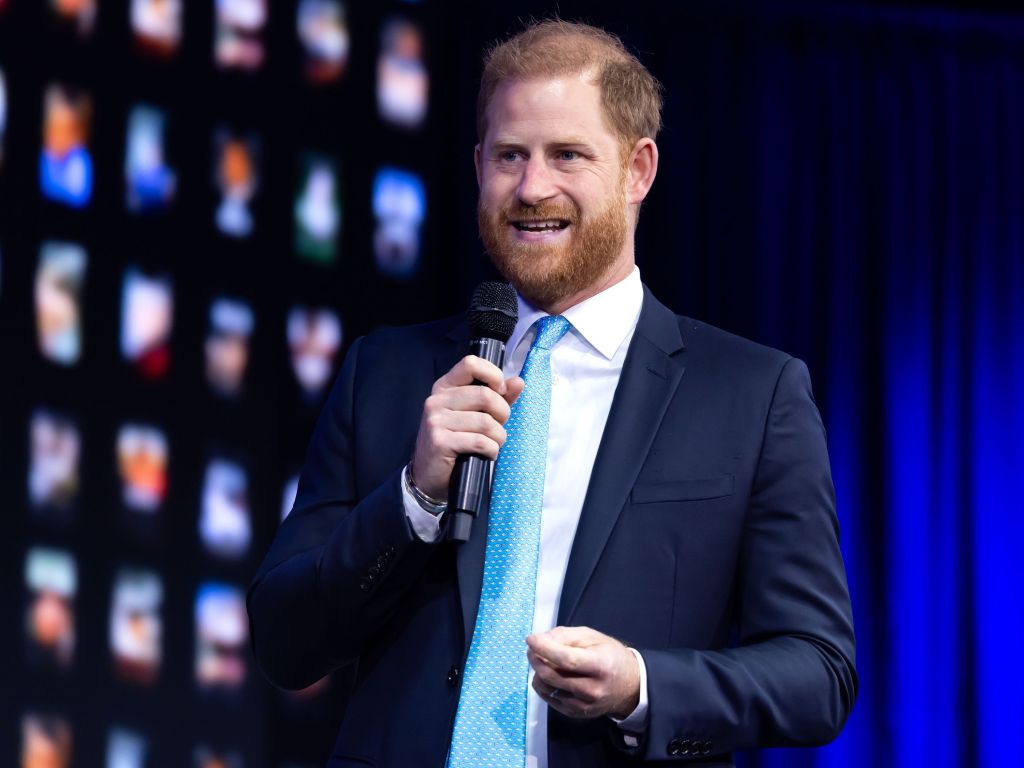 Prince Harry returns to the US to cozy up the Clintons and warn of AI — only to be forced offstage