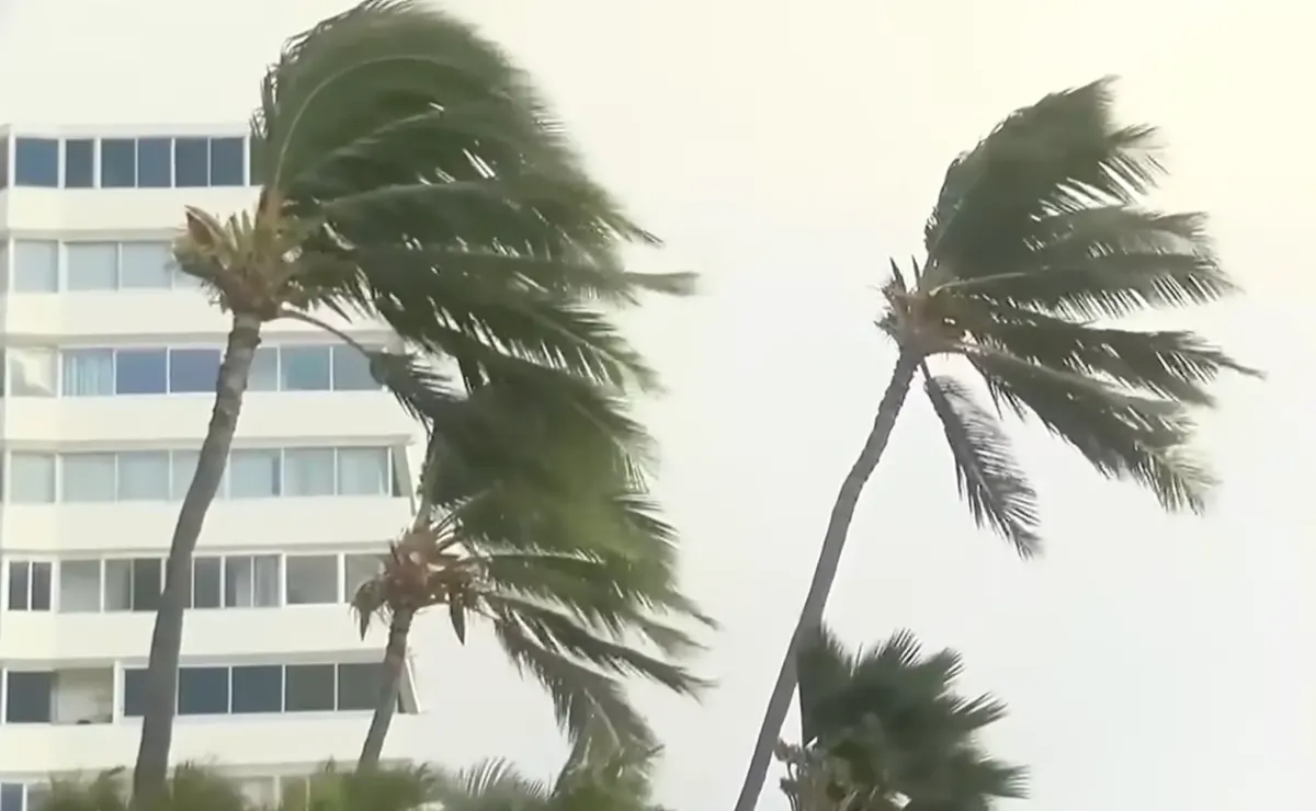 Hurricane Lowell set to make sharp turn to US as warning issued to millions for 'worst case scenario'