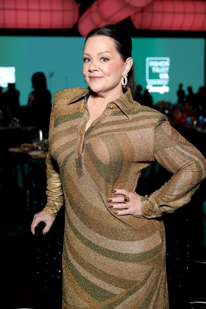 Melissa McCarthy and Clive Owen are spitting image of JonBenét Ramsey’s parents in first photo from new Netflix drama