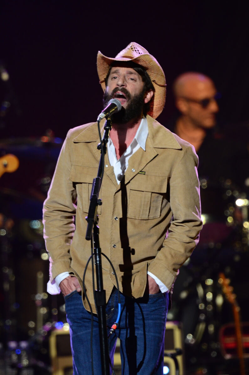 Grammy-winning singer collapses on stage during Nashville performance