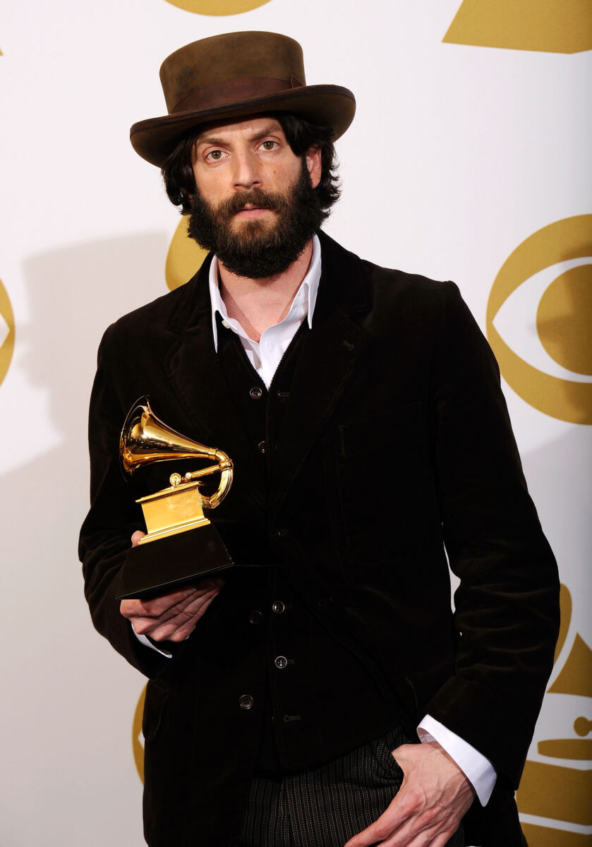 Grammy-winning singer collapses on stage during Nashville performance