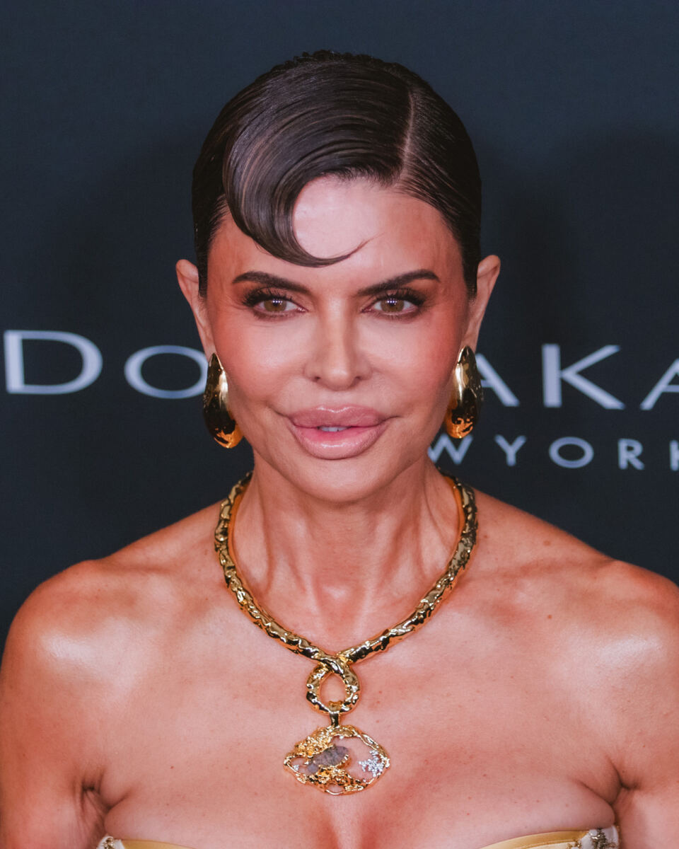 Lisa Rinna turns heads with bold new look at 2026 VMAs and fans can't look past one detail