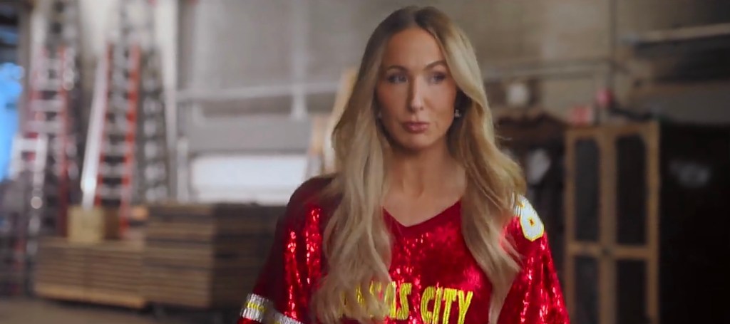 Nikki Glaser calls out Taylor Swift haters and hypes up Chiefs fans in Sunday Night Football video