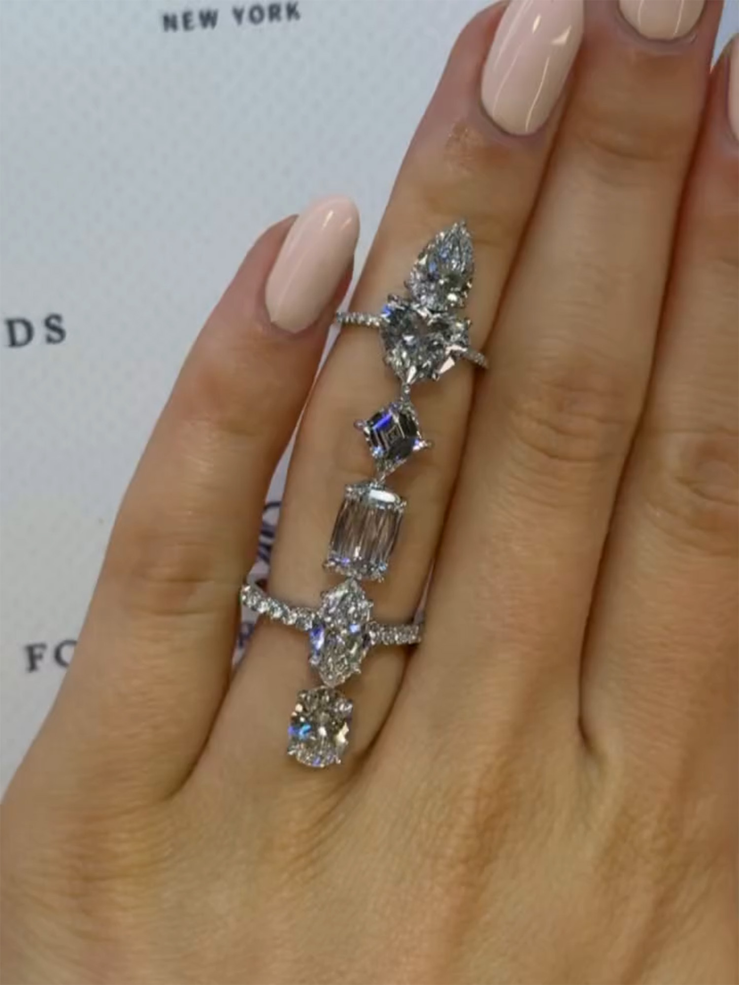All the details on Taylor Swift’s ‘one-of-a-kind’ diamond ring from the VMAs 2026