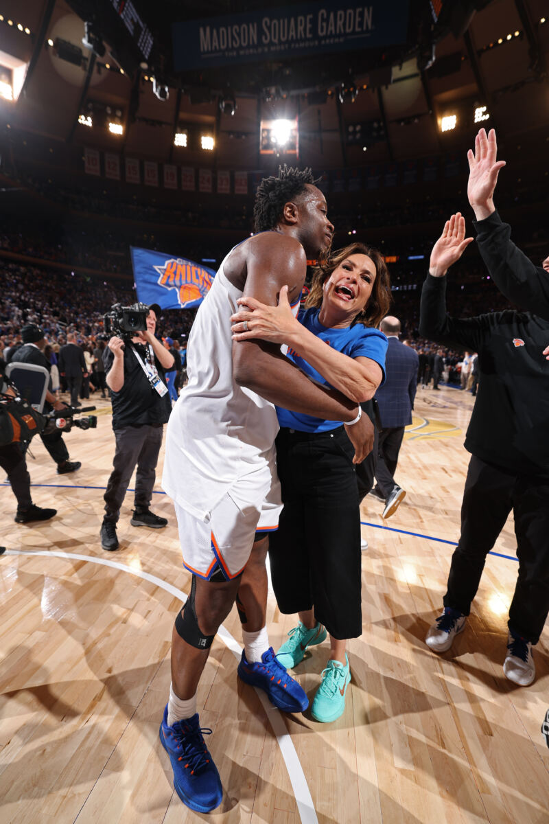 Knicks star Jalen Brunson crashes BFF Mariska Hargitay’s Emmys 2026 opener