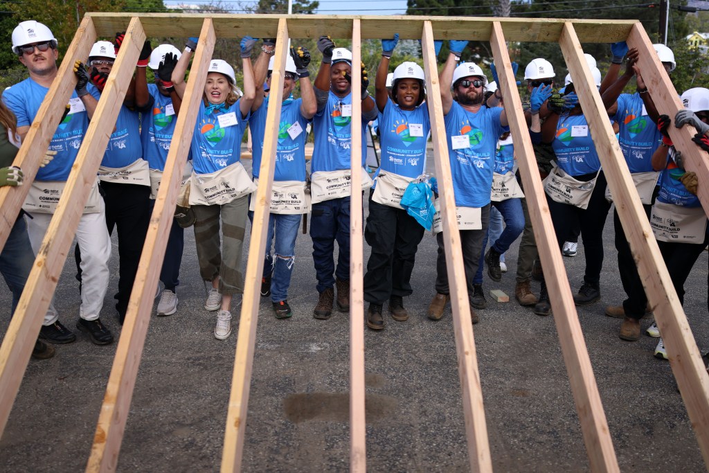 Celebs, FOX volunteers team up with Habitat for Humanity to help Palisades Fire families rebuild
