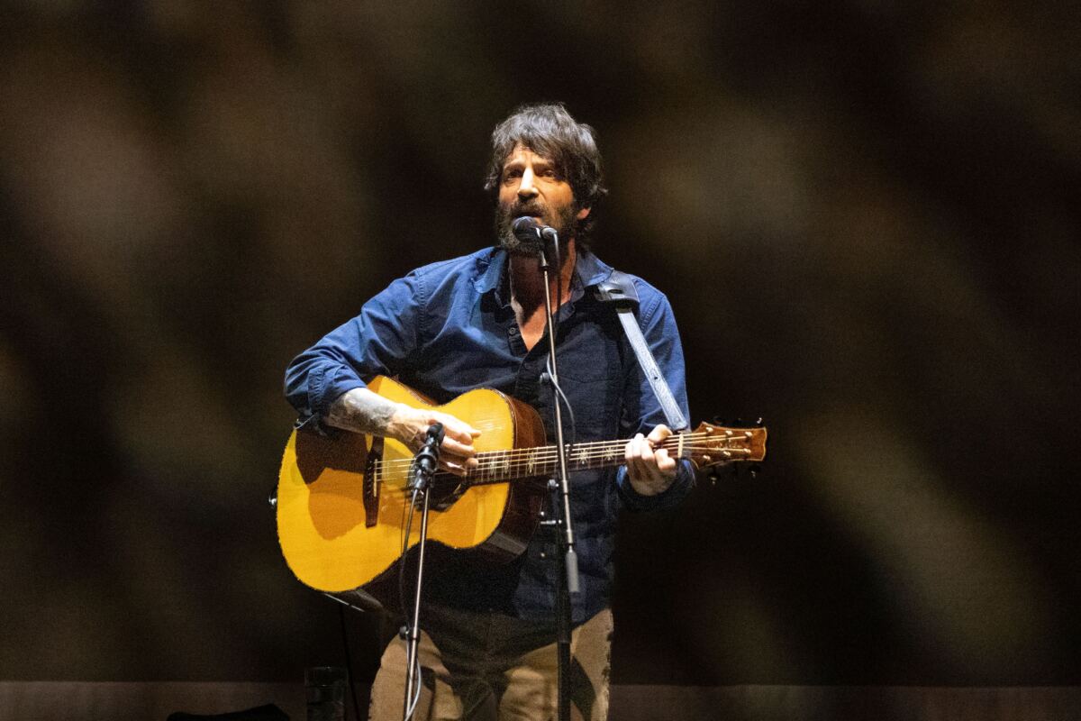 Grammy-winning singer collapses on stage during Nashville performance