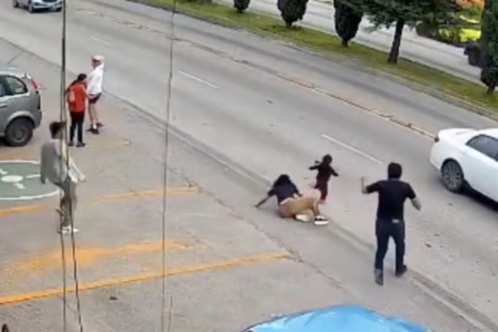 Heart-stopping video shows hero supermarket manager run into traffic to save little girl