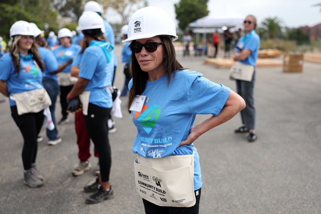 Celebs, FOX volunteers team up with Habitat for Humanity to help Palisades Fire families rebuild