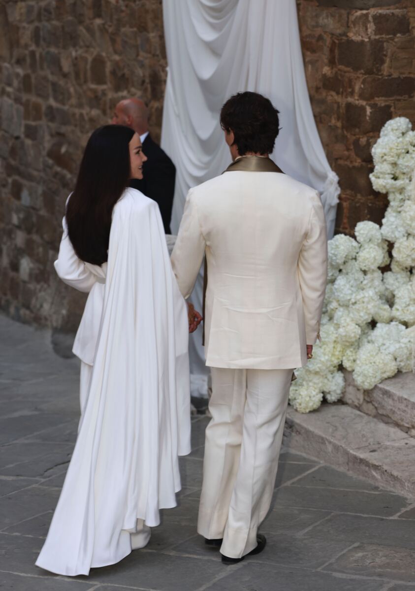 Dove Cameron marries Damiano David in Italian wedding