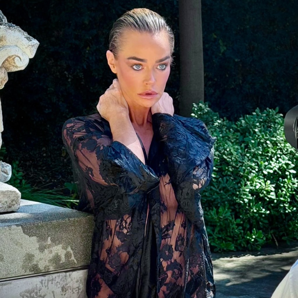 Bikini-clad Denise Richards recreates iconic ‘Wild Things’ pool scene in new photoshoot