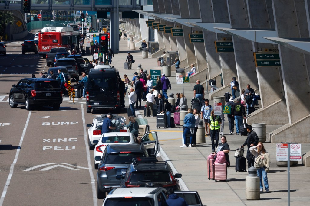 Chaos at major California airport as passengers stuck in miserable lines due to mass outage