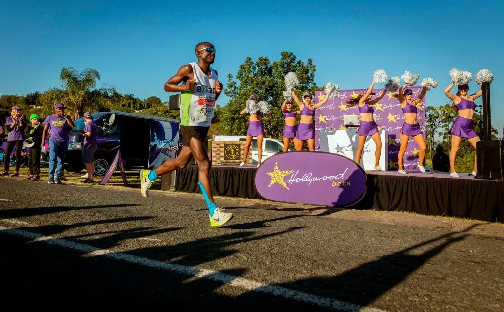 Female runner speaks out after male athlete accidentally trips her and overtakes her in 10K race